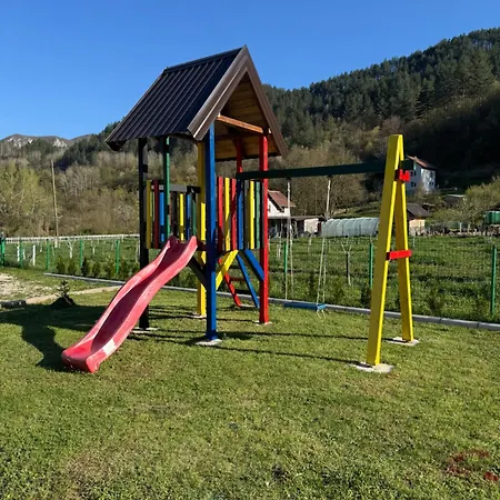 펜션 Vikendica Sa Bazenom Magnum *