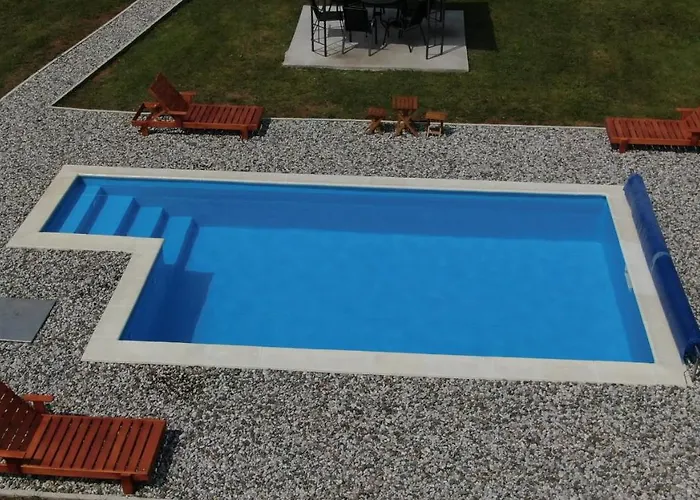 Vikendica Sa Bazenom Magnum 펜션 Višegrad