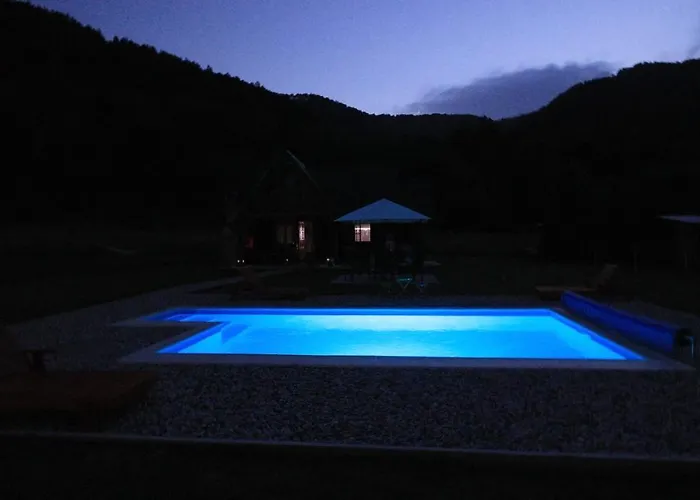 펜션 Vikendica Sa Bazenom Magnum *