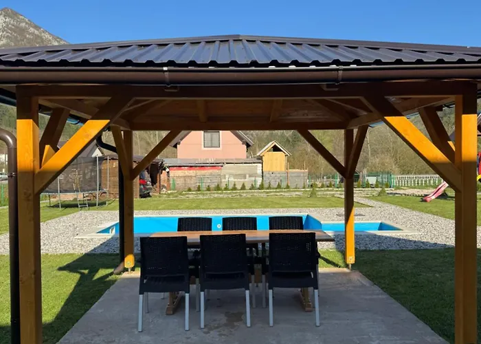 펜션 Vikendica Sa Bazenom Magnum *